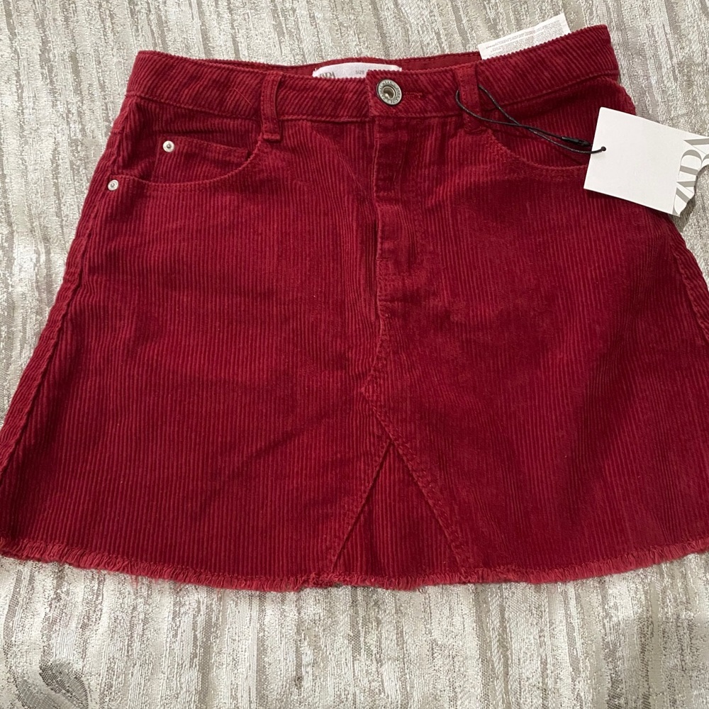 Zara girl red skirt